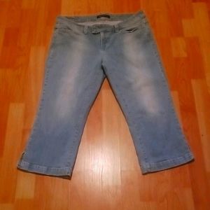 Capri/Cropped American Eagle Jeans